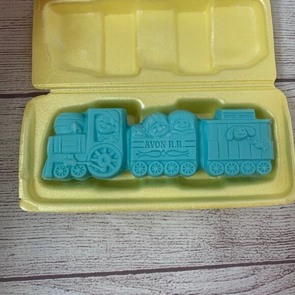Avon Soap Train 1982 All Aboard Snap Apart Blue 3 Soaps 1oz Each Retro S… - Picture 1 of 10